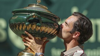 Federer si pripísal 10. titul z Halle, Bartyová je novou jednotkou