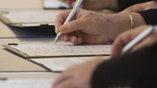 V úrade českej hajtmanky zasiahla polícia, ide o miliónové zmluvy