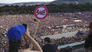 Po masívnych protestoch koná opozícia, pokúsi sa zvrhnúť Babiša