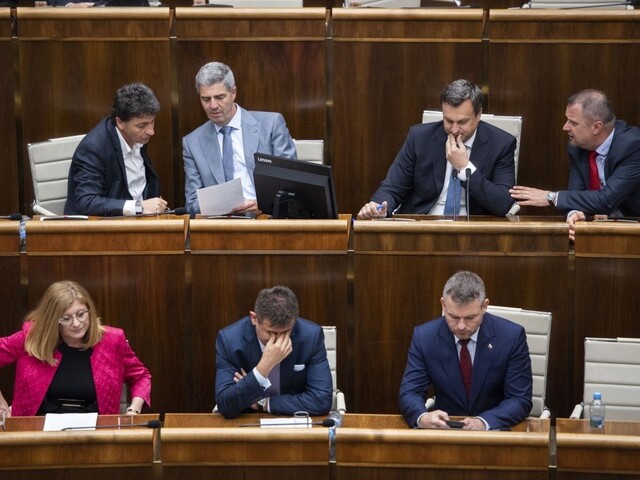Hanba, podraz a sklamanie. Ako hodnotili lídri krach voľby ÚS?