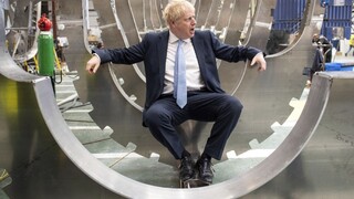 V prieskume vedie Johnson, neuškodila mu ani medializovaná hádka