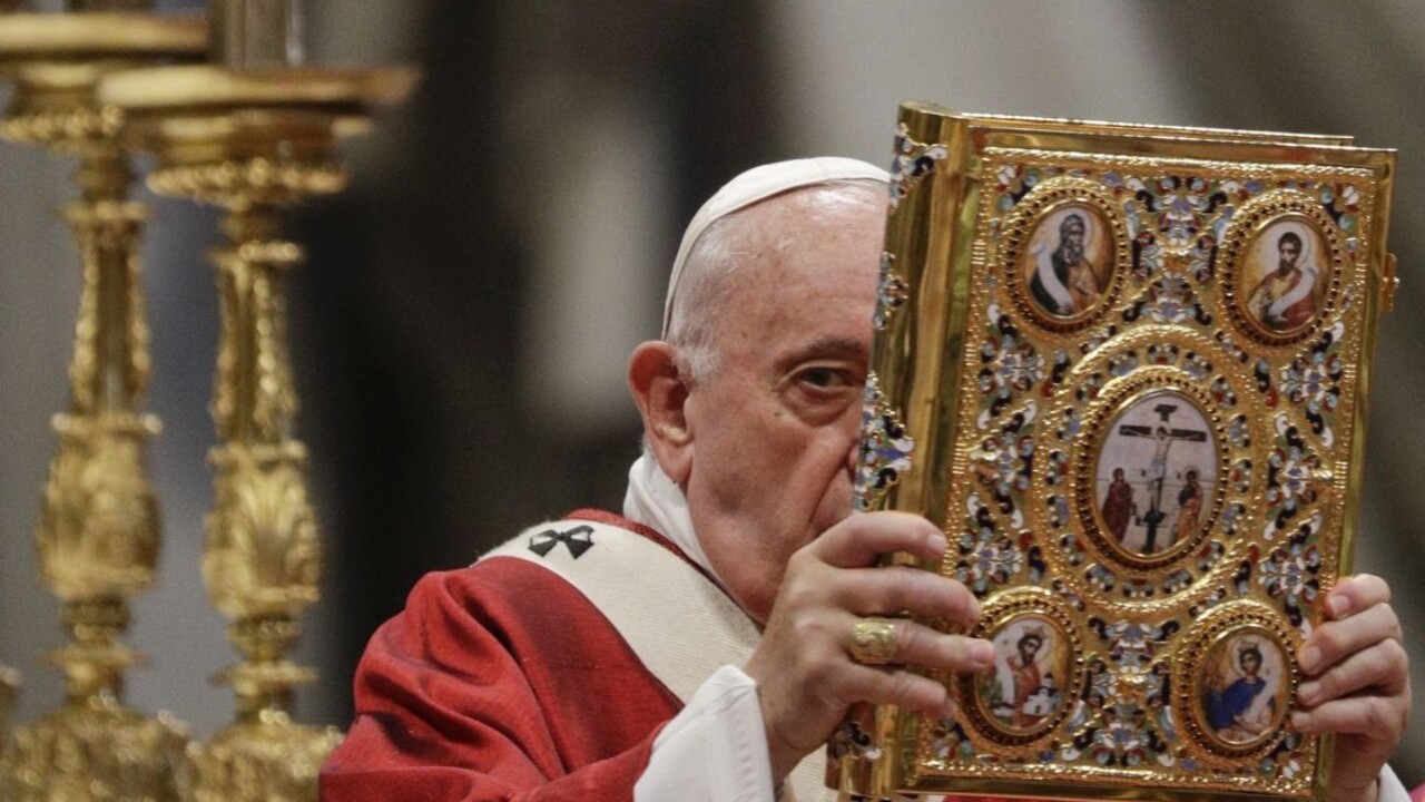 Nebuďte samoľúbi, nebuďte vlažní, odkázal pápež veriacim