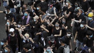 Hongkong opäť protestuje, polícia zasahovala sprejom a obuškami