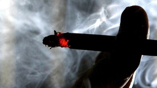 Proti fajčiarom vo Švédsku opäť pritvrdili, nezapália si ani vonku