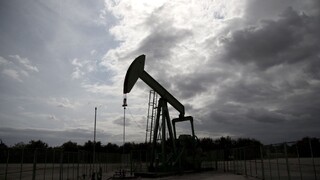Producenti ropy chcú obmedziť dodávky, kartel OPEC dvíha cenu