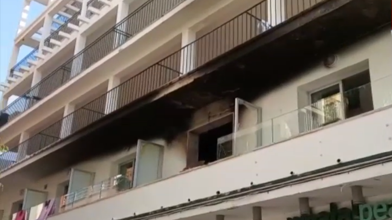 Na obľúbenom ostrove horel hotel, evakuovali stovky dovolenkárov