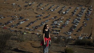 Fotogaléria: Úplné zatmenie Slnka sledovali v púšti tisícky ľudí