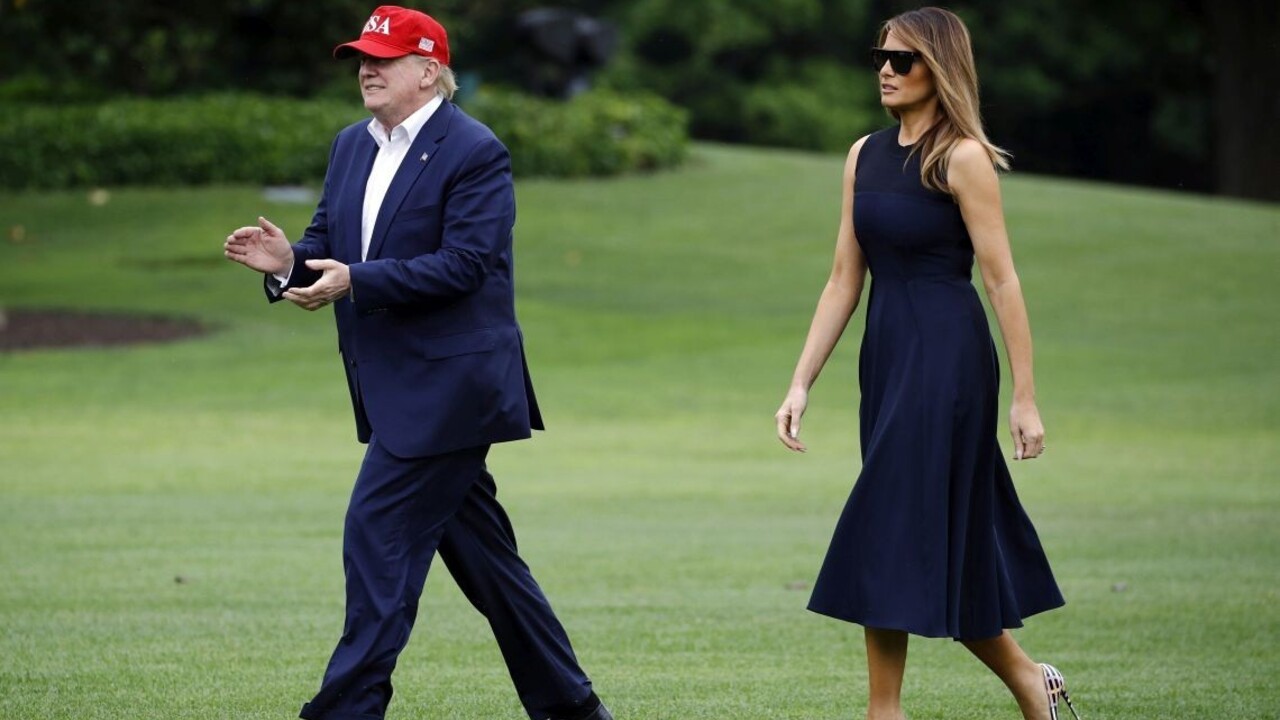 Trumpovej žene odhalili v rodisku sochu, vraj pripomína Šmolinku