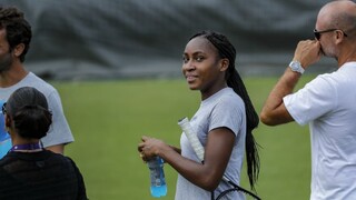 Prekvapením Wimbledonu je 15-ročná Gauff, porazila Slovinku Hercogovú