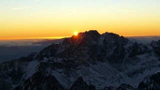 Turisti uviazli večer medzi skalami, na horách prežili náročnú noc