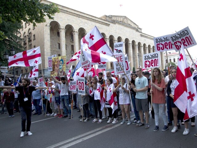 Putin zakázal lety do Gruzínska, reaguje tak na protiruské protesty