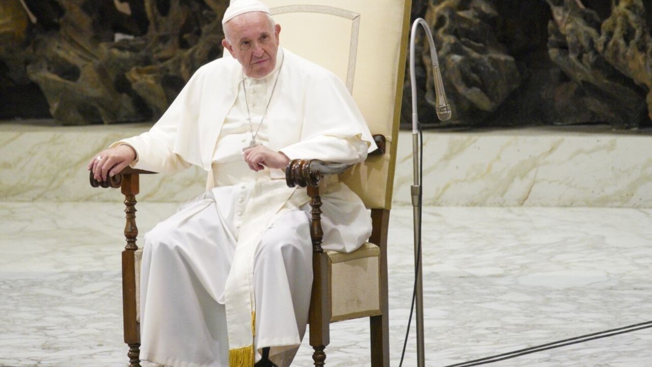 Sú ľudia, nie sociálny problém, zdôraznil pápež na špeciálnej omši