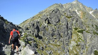 Oživovali ho turisti aj záchranári, muž výlet v Tatrách neprežil