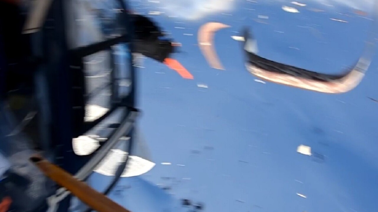 Zverejnili video tragickej zrážky vrtuľníka s lietadlom v Alpách