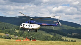 Požiar na Horehroní hasia desiatky hodín, pomáhajú i dobrovoľníci