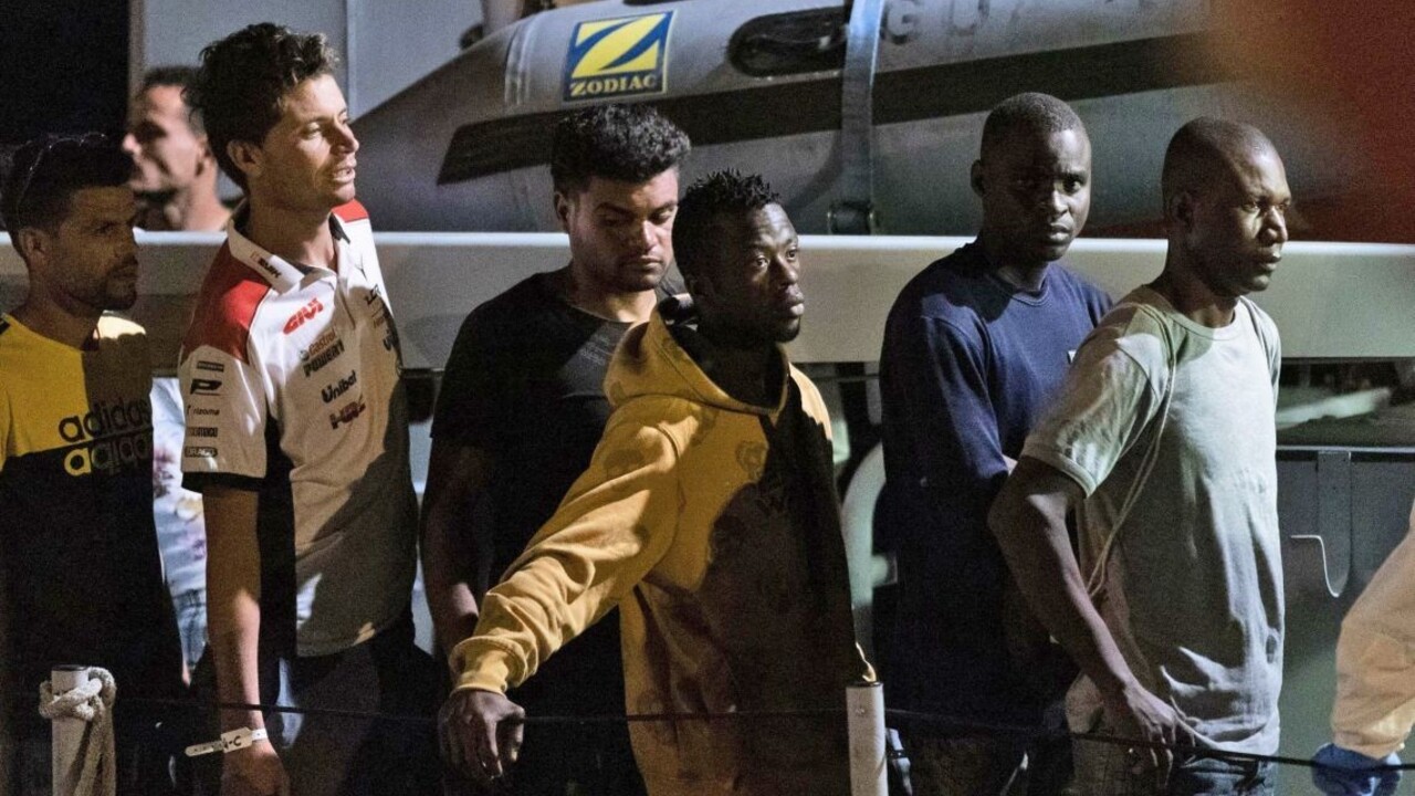 Migrantov zachránených v Stredozemnom mori si majú v EÚ prerozdeľovať