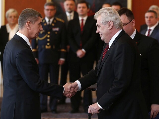 Zeman prijme Babiša na hrade, majú riešiť koaličnú krízu