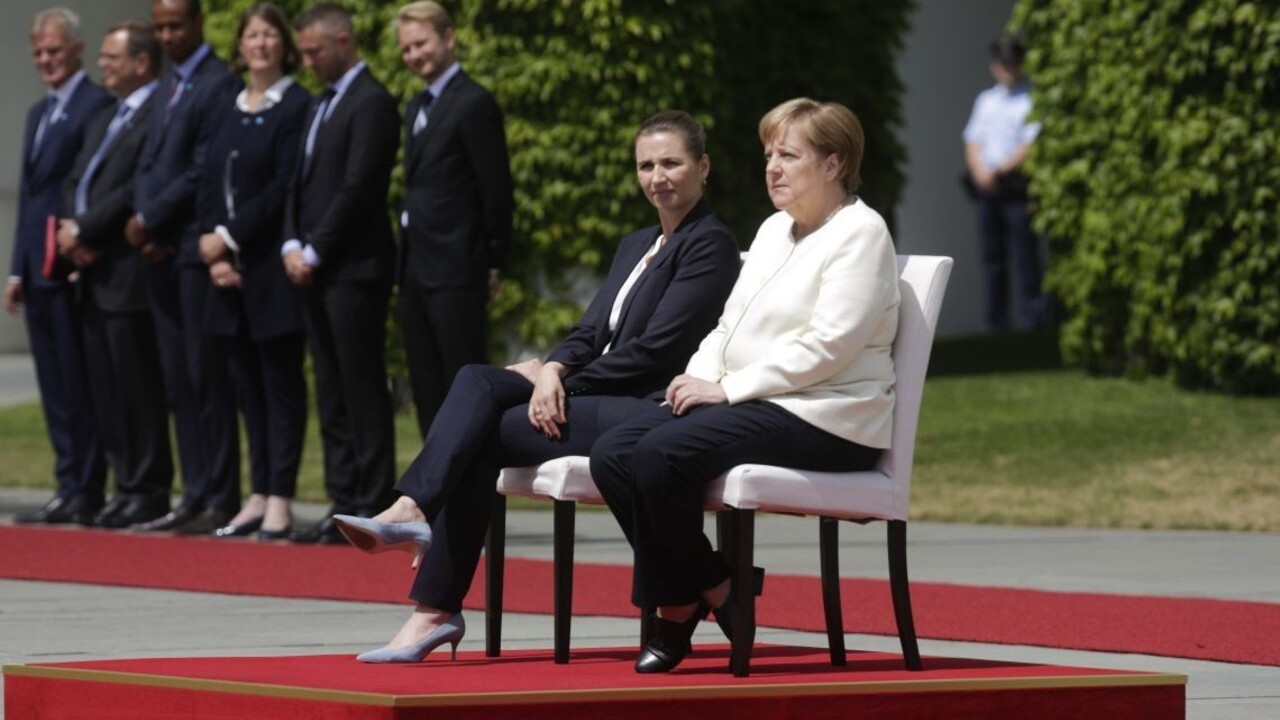 Merkelová po tretej triaške prijala dánsku premiérku v sede