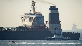 Po prehliadke zadržaného iránskeho tankera zatkli kapitána i dôstojníka