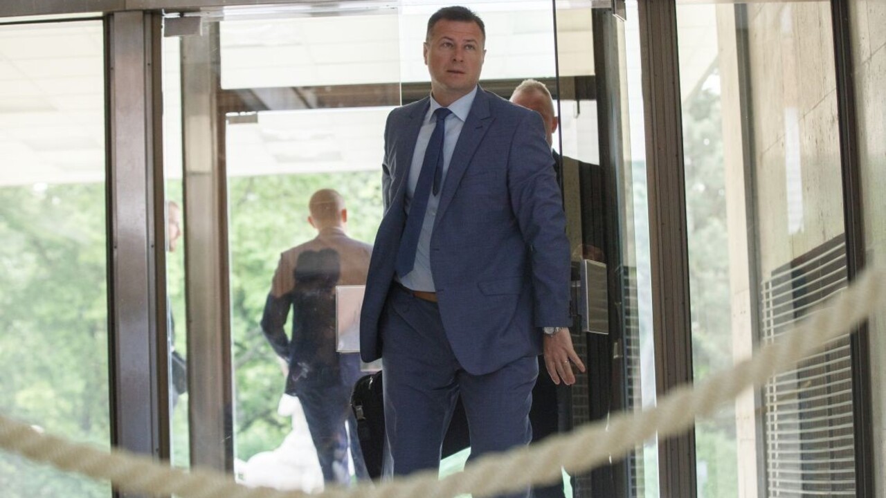 Boháč mal vypovedať o úplatkoch pre politikov, Rusku ho nevydáme