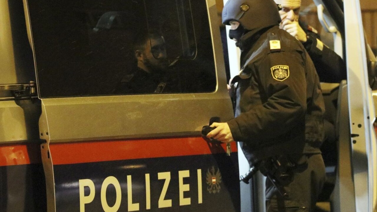 Zadržali politika z FPÖ, k streľbe na balkóne ho priviedol hnev