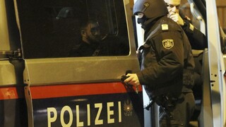 Zadržali politika z FPÖ, k streľbe na balkóne ho priviedol hnev