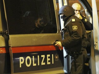 Zadržali politika z FPÖ, k streľbe na balkóne ho priviedol hnev