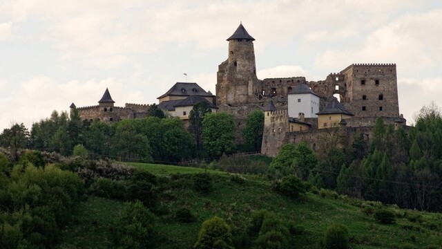 Na východe pocítili zemetrasenie, triasol sa nábytok a cengali poháre