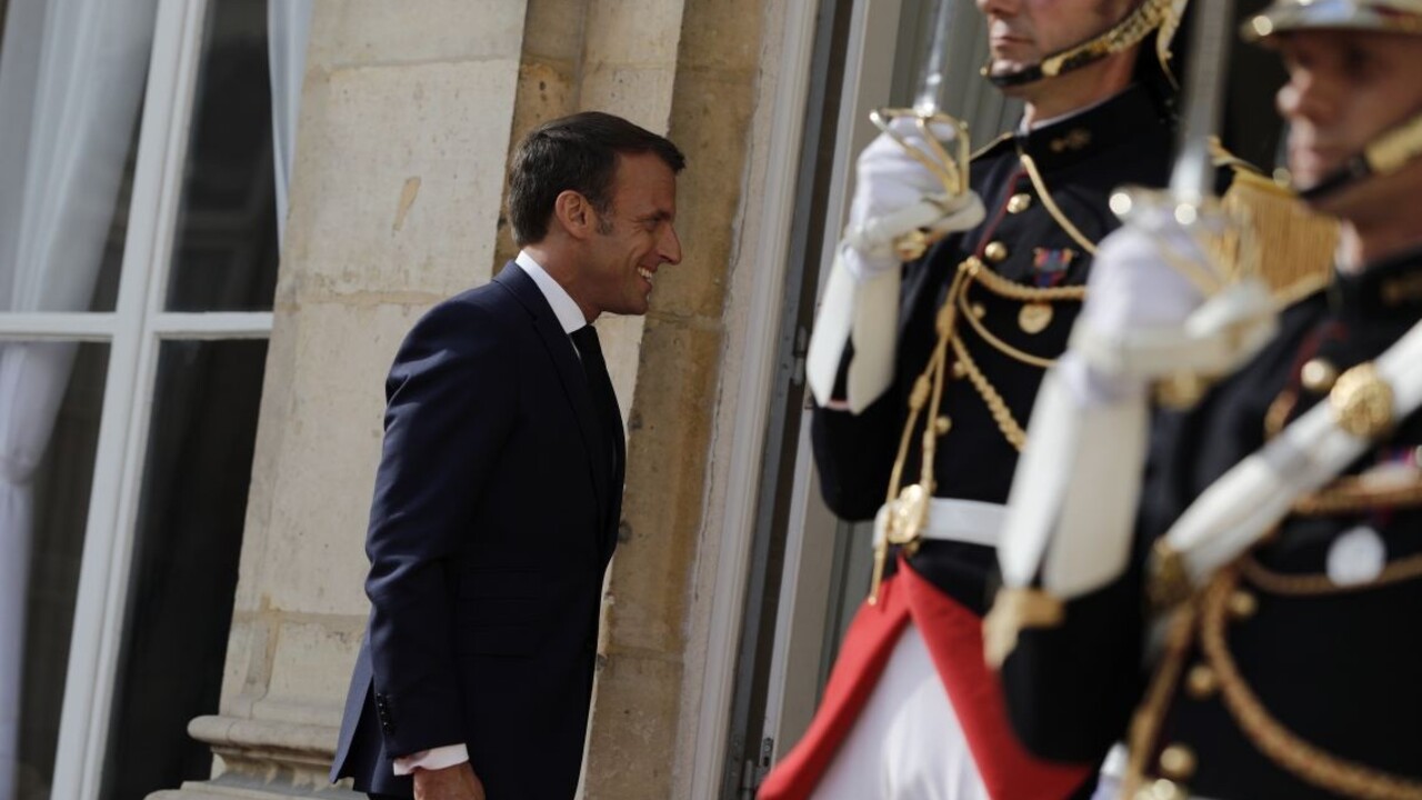 Macron chce lepšie chrániť družice, oznámil vznik vesmírnych síl