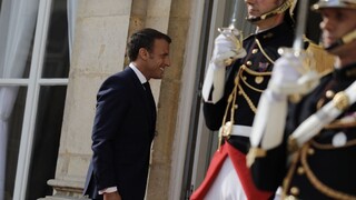 Macron chce lepšie chrániť družice, oznámil vznik vesmírnych síl