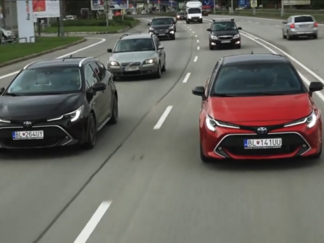 Toyota Corolla hybridný duel Mitsubishi ASX 2020