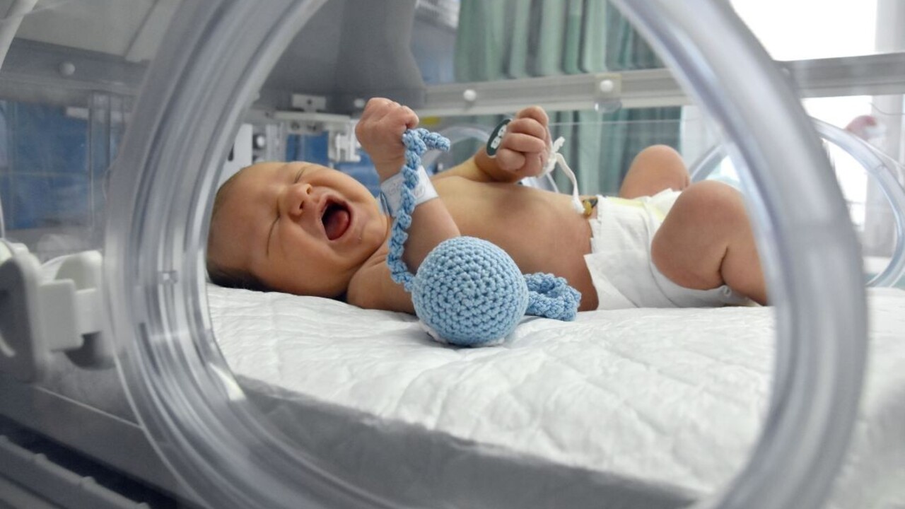 Počet narodených u nás už len tesne prevyšuje počet zomretých