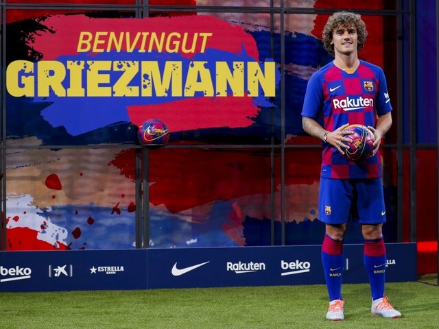 Griezmann dorazil do Barcelony, hviezda spustila v meste mániu
