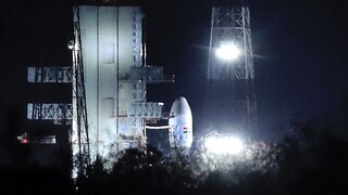 Druhú indickú lunárnu misiu museli odložiť hodinu pred štartom