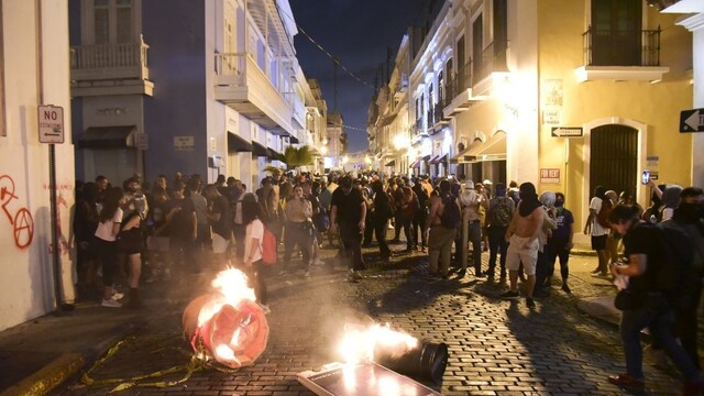Zverejnili sexistický čet politikov, do ulíc vyšli tisícky ľudí