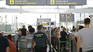 Na letisku chytili muža v parochni. Mal pod ňou množstvo kokaínu