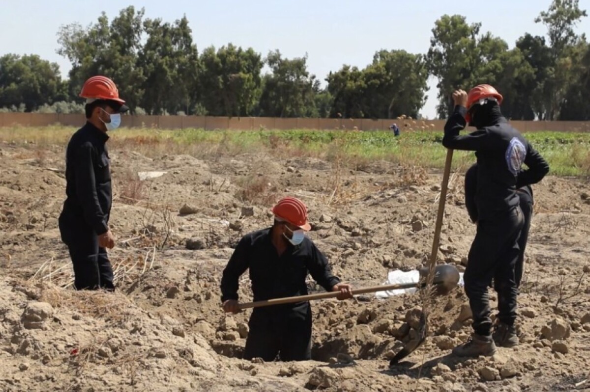 syria-mass-grave-66308-41c2190fdd00466aa024698586e153c1_6e444d23.jpg