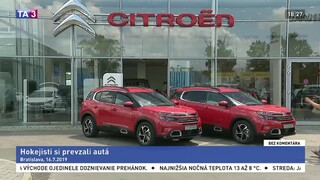 Hokejisti si prevzali autá