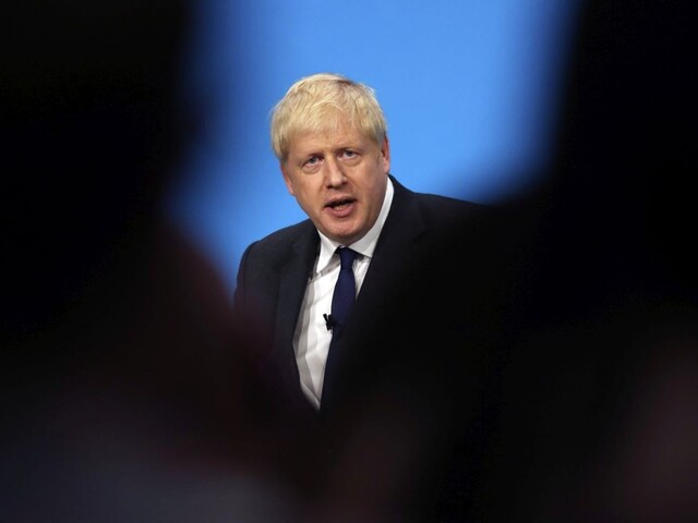 Ministri hrozia odchodom z vlády, ak sa premiérom stane Johnson