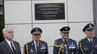 Zbehol k partizánom, bojoval v RAF. Zomrel vojnový hrdina Dubec