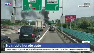 Na moste v Bratislave horelo osobné auto, požiar sa podarilo uhasiť