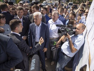 Ukrajina si volí nový parlament, uspieť by mohlo päť strán