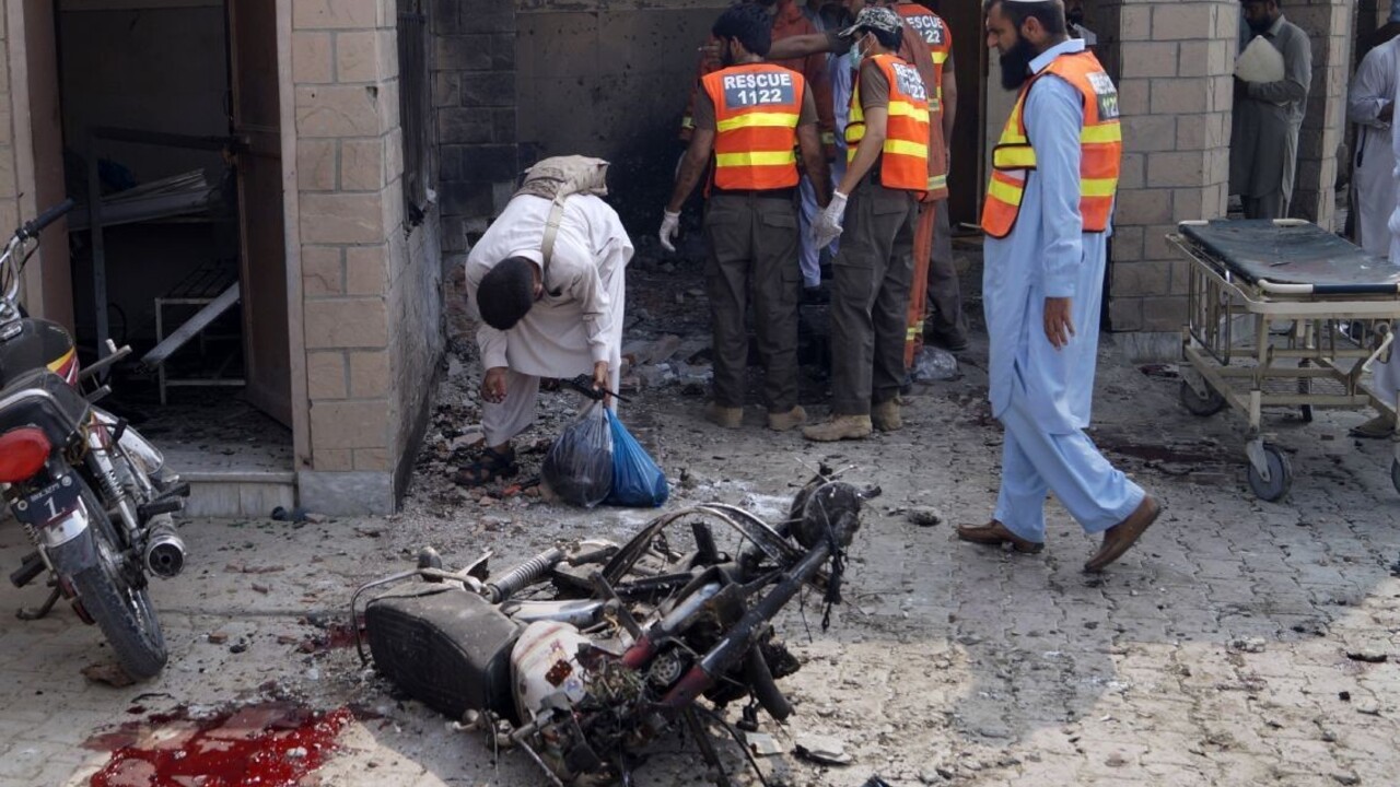 Krvavý útok Talibanu. Atentátnička sa odpálila pred nemocnicou