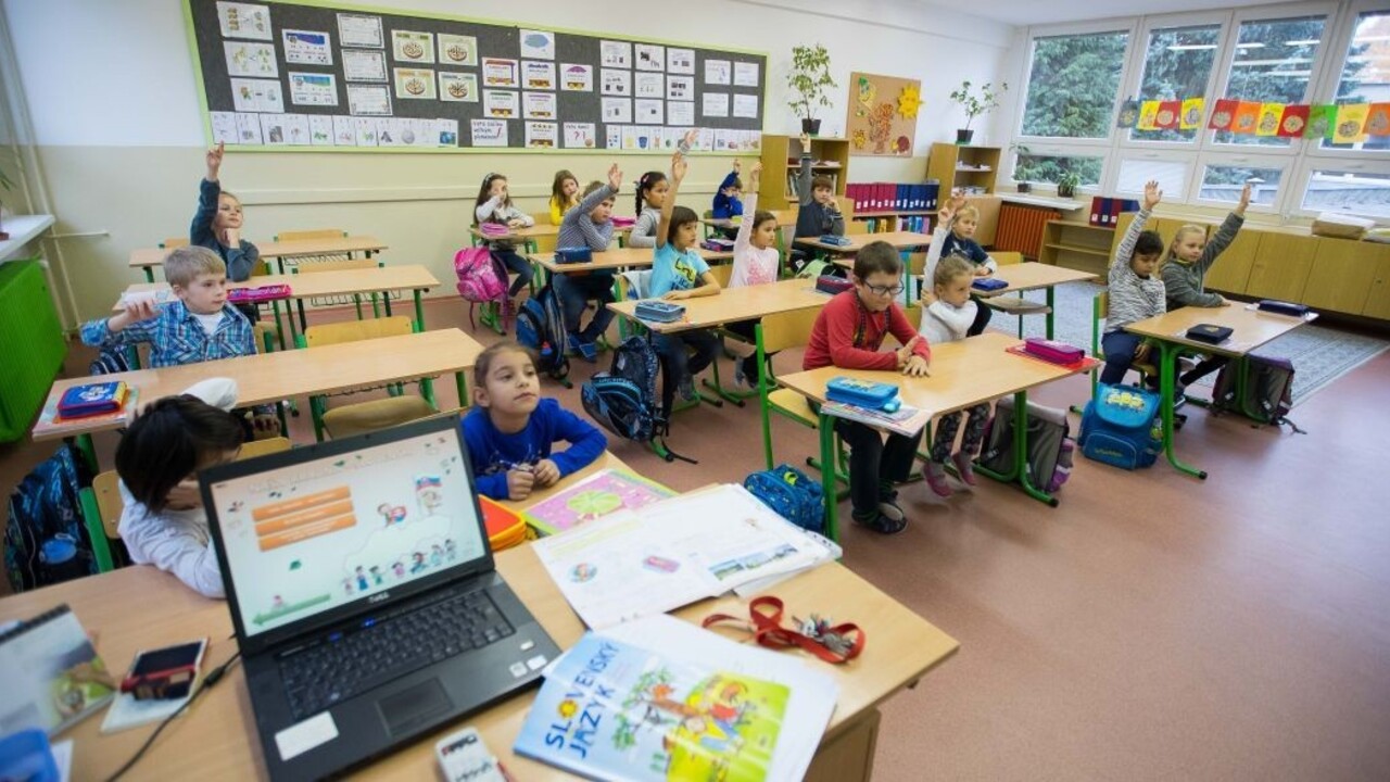 Patrí politika do škôl? Áno, v určitej forme, zhoduje sa koalícia