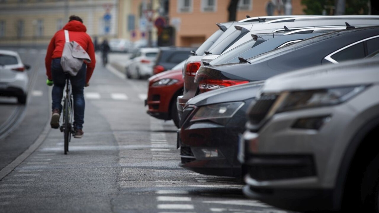 Pri Bratislave postavia záchytné parkovisko, pre autá i bicykle