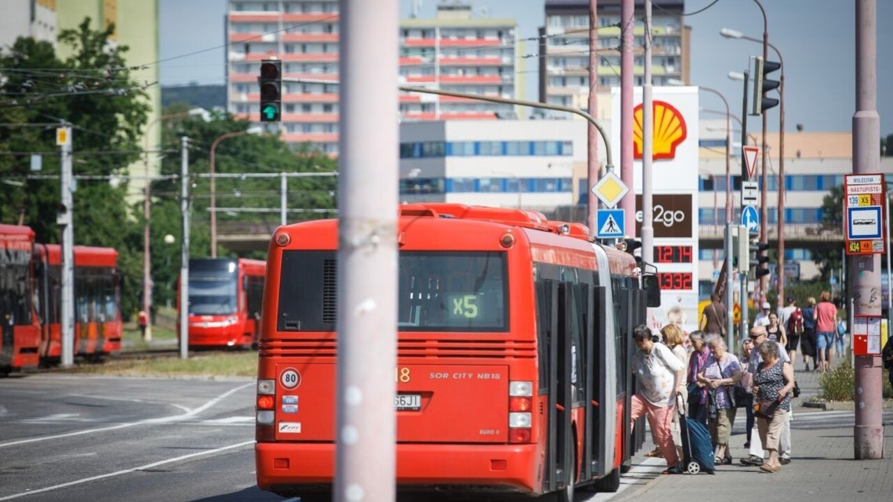 Šikanovanie a staré vozy? V bratislavskej MHD hrozia štrajkom