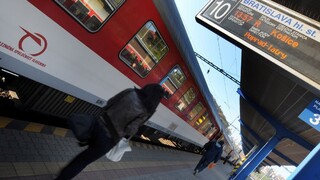 Smrteľná nehoda na koľajach, po incidente niektoré vlaky odriekli