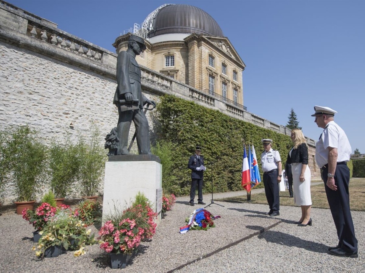 Čaputová si pri parížskom observatóriu uctila pamiatku Štefánika