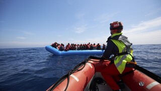 Po stroskotaní v Stredozemnom mori zahynulo vyše sto migrantov