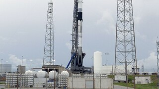 Raketa SpaceX odštartovala k ISS, nesie materiál na experimenty